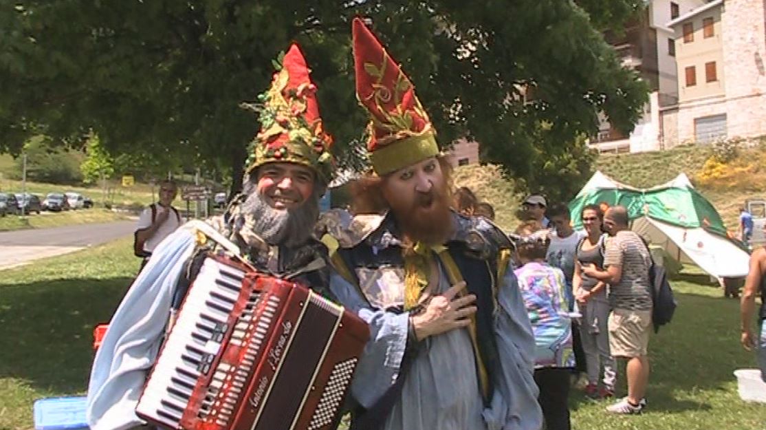 Apre il sipario la festa nazionale degli Gnomi. Invasione di bambini a Roccaraso