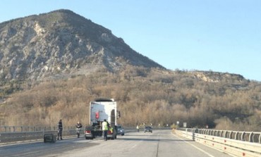 Sfiorata tragedia sulla SS 652, camion perde in corsa il serbatotio