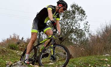 Ciclismo - Fragnete, Vincenzo della Rocca si aggiudica il Trofeo 'Santa Maria della Pace'