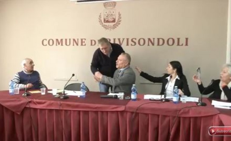 Rivisondoli, il Sindaco Ciampaglia si altera e abbandona la tribuna elettorale