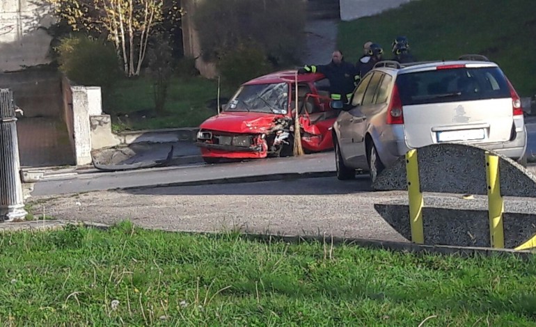 Castel di Sangro, violento scontro tra automobili