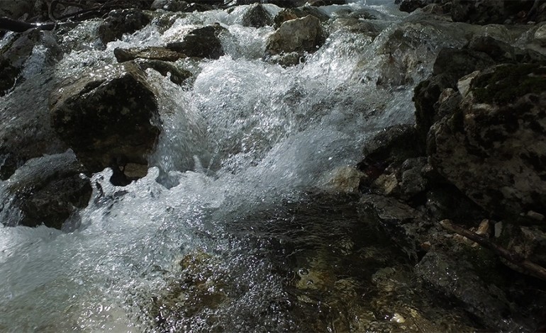 Barrea, la Grotta dello Schievo incanta turisti ed escursionisti