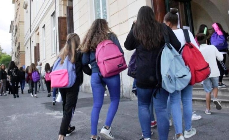 Tamponi rapidi ad Ateleta, il Sindaco Passalacqua chiude le scuole per covid