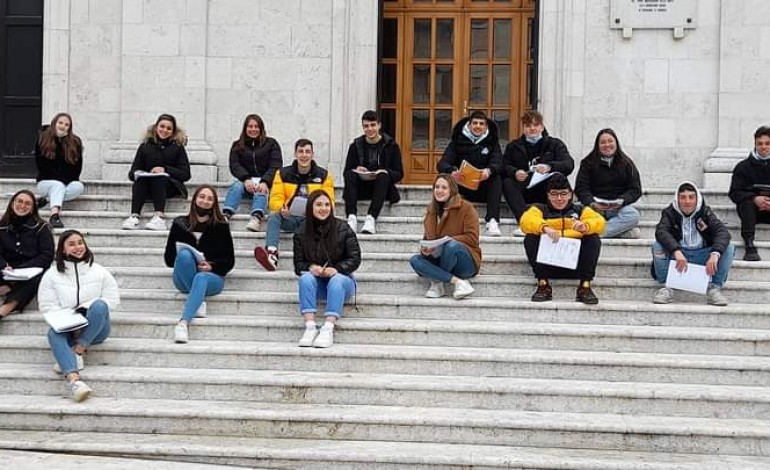 Orientamento scuole superiori, gli studenti del secondario si presentano alla terza media