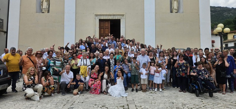 Con la comunità di Villa Scontrone dopo la Santa Messa