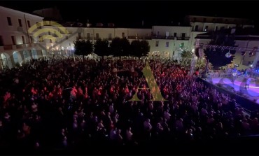 Un Tuffo negli Anni '80 a Castel di Sangro: Magia e Nostalgia nella Piazza Plebiscito