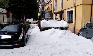 Bomba d'acqua a Castel di Sangro: lo Spazzaneve del Comune entra in azione per la grandine