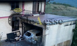 Incendio ad Ateleta: Auto prende fuoco in garage, fumo nero visibile in tutta la zona