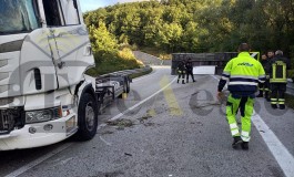 Incidente Tir a Castel di Sangro: perde il controllo del mezzo, container rilasciato sulla SS17