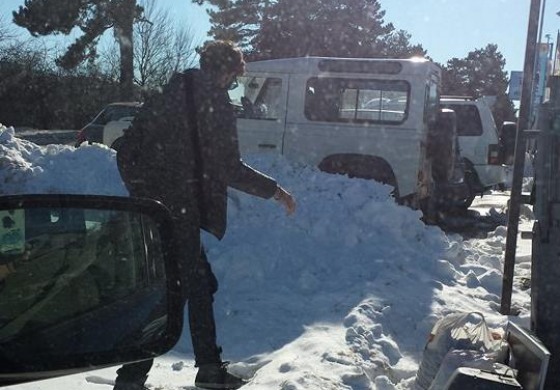 Fotonotizia - Immortalati mentre scaricano i rifiuti in strada a Castel di Sangro