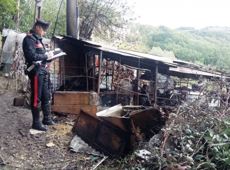 Agnone, indagini dei carabinieri per l’incendio in un’area rurale