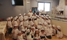 Castel di Sangro, i bambini del 'Giannini' a lezione dal pizzaiolo