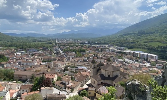 Incidente domestico a Castel di Sangro: peggiora il quadro clinico della donna, trasferita d'urgenza a Sulmona dove è deceduta