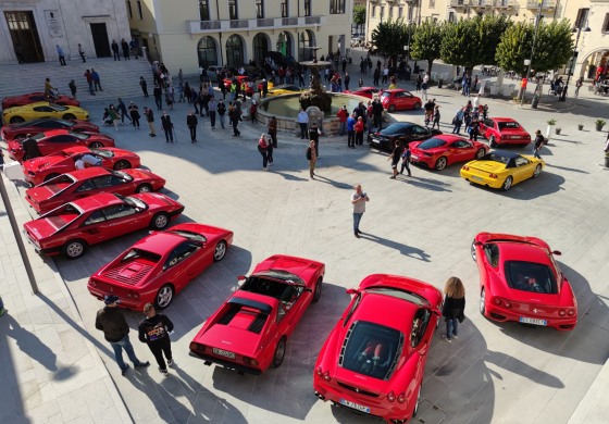 Raduno Ferrari a Castel di Sangro, il cavallino rampante arriva per "Tour dei Parchi"