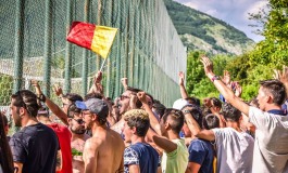 Castel di Sangro vince i play off, tifosi in visibilio lungo le strade della città