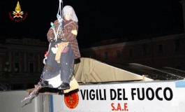 Castel di Sangro, tutti in piazza ad aspettare la befana dei Vigili del Fuoco