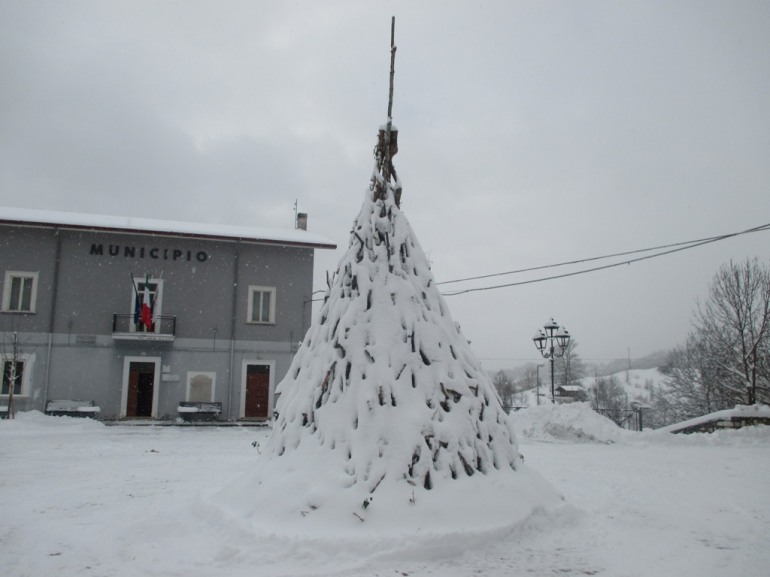 Sant’ Antonio Abate, domani l’accensione dei fuochi