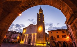 L'Australia e l'Abruzzo nel romanzo di Elena Lombardi "Altrove al centro del mare"