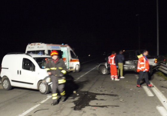 Castel di Sangro, Fuoristrada impatta contro  furgone: interviene il 118