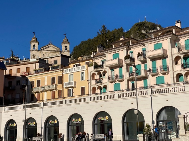 Meteo Radar a Castel di Sangro: Bel Tempo e Sole Splendente per il 4 Marzo 2025