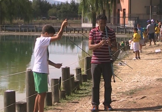 Trofeo Pierini, baby pescatori invadono il laghetto di Castel di Sangro