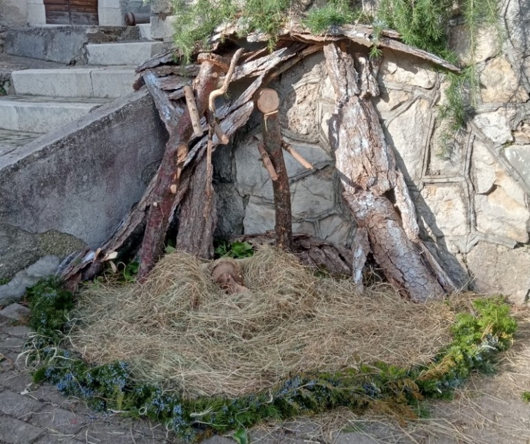 Rivisondoli: Il Borgo Storico si Trasforma in una Fiaba Invernale