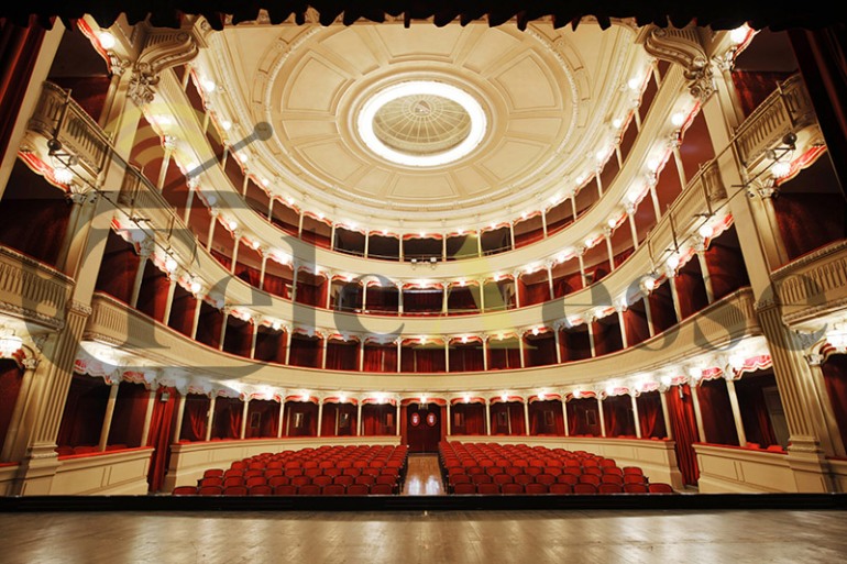 Teatro Maria Caniglia di Sulmona: “Prossima Fermata Teatro”, Navetta Gratuita per la Stagione di Prosa 2024/2025